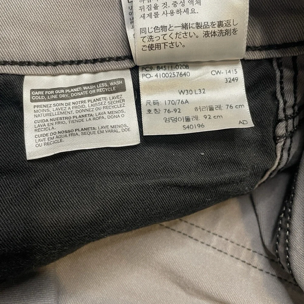 Levi's 511 Men's Slim fit jeans, Size 30x32, Gray Denim - Read Flaws